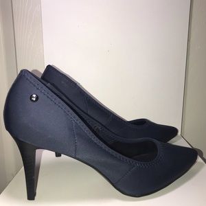 *BOGO SALE * Navy Blue Vera Wang Pumps Size 9